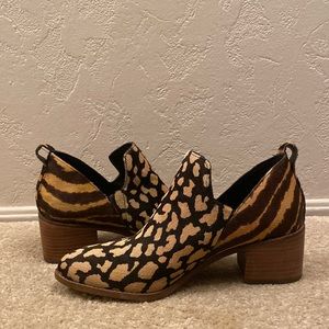 Womens 1. State booties. Real cow hair.